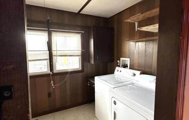 3 beds, 1 bath, $1,600