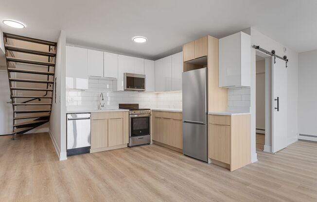3 beds, 1.5 baths, 1,014 sqft, $3,200, Unit 8C