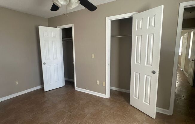 2 beds, 2 baths, $1,150, Unit 5