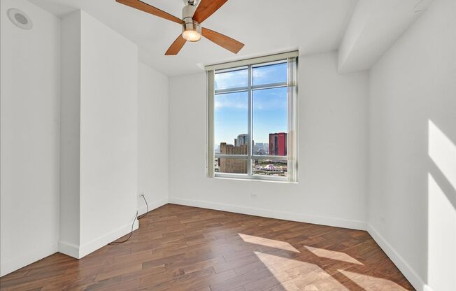 2 beds, 2 baths, $2,600, Unit # 3702