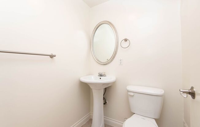 3 beds, 1.5 baths, 1,030 sqft, $3,650, Unit 11