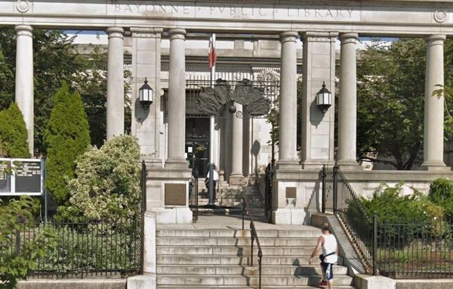864 - Victoria Grande, LLC