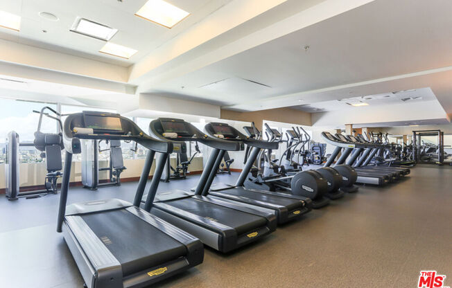 1 bed, 1.5 baths, 1,020 sqft, $5,500, Unit 31F