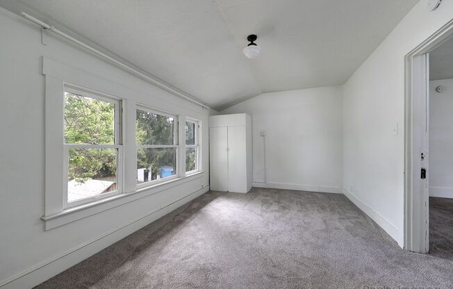 6015-6017 SE 99th Ave