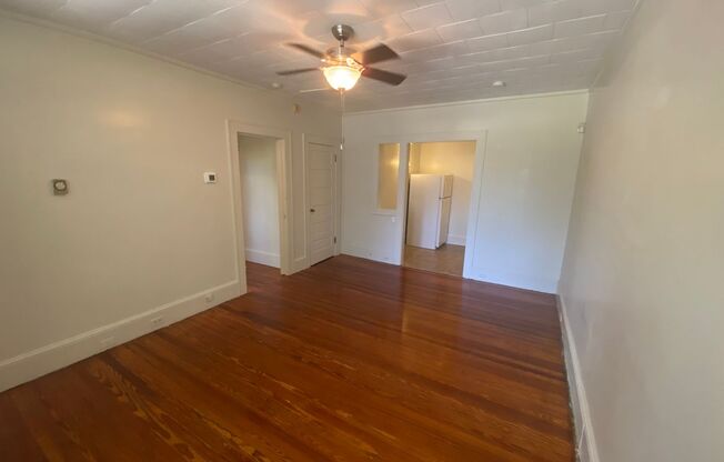 Adorable 2nd Floor Apt in Historic Building Near Duke East and 9th Street!