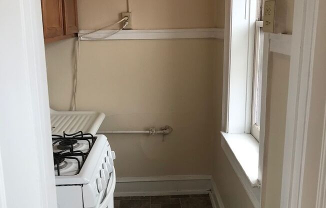 Studio, 1 bath, $820, Unit 402