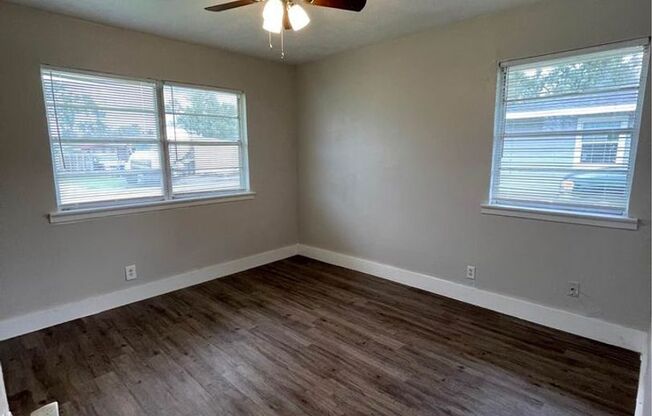 3 beds, 1 bath, $995