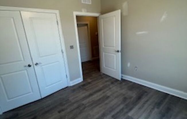 2 beds, 1 bath, 950 sqft, $1,000, Unit 214
