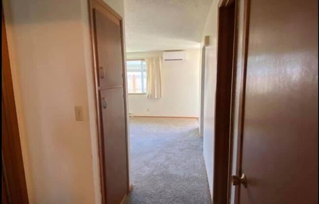 2 beds, 1 bath, 850 sqft, $1,300, Unit 47