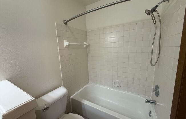 2 beds, 1 bath, 965 sqft, $1,625, Unit 7717CB