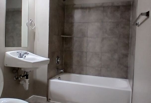 Studio, 1 bath, 495 sqft, $1,448, Unit Unit 109