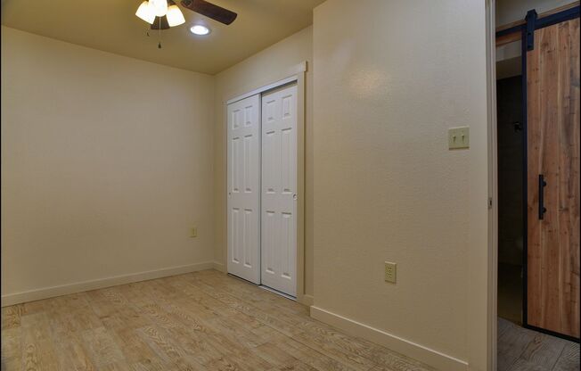 2 beds, 1 bath, $1,100