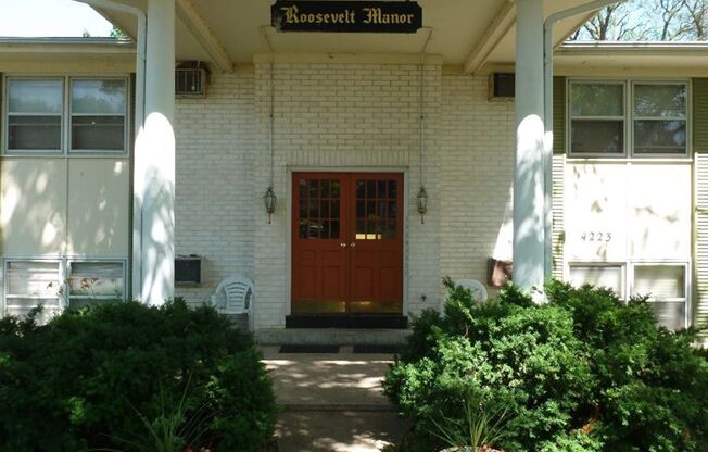 Roosevelt Manor