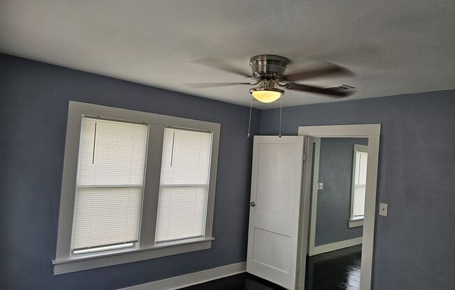 2 beds, 1 bath, $1,200