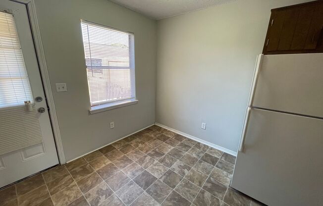 2 beds, 1 bath, $825