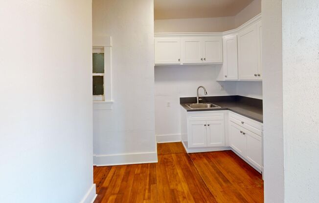 Broadway Apartments... Great Location...Remodeled...CALL NOW!