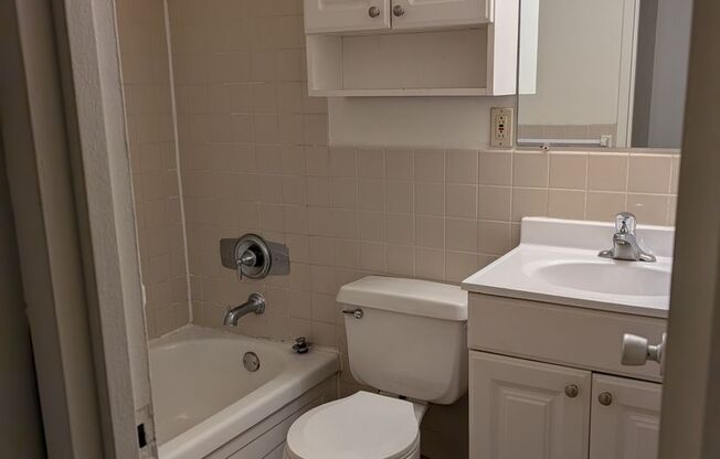 1 bed, 1 bath, 570 sqft, $2,850, Unit 702
