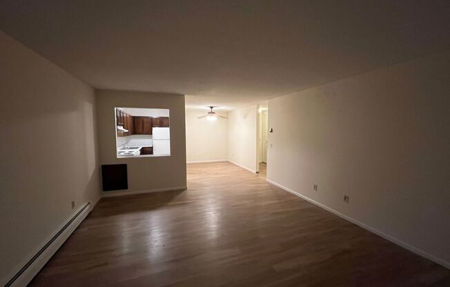 1 bed, 1 bath, 812 sqft, $1,250, Unit 101-112