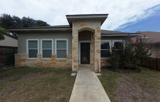 Beautiful Home with Everything in the Windcrest Gardens!