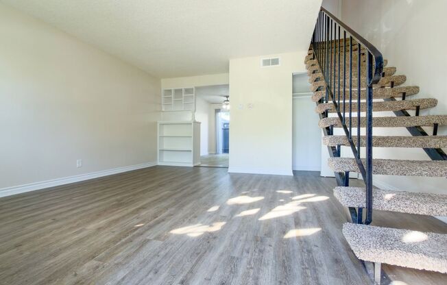 Silverwood Apartments (587)
