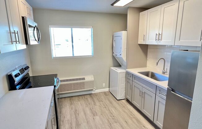 Studio, 1 bath, 407 sqft, $995, Unit 210