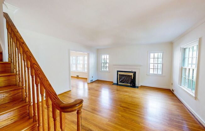 NW DC locale...3 level - 2 bed + Den with 2.5 & off street parking  - 16 months only