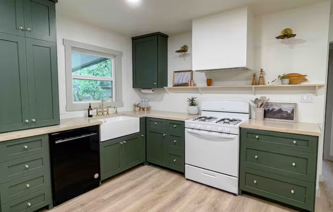 451 HUGHES DR