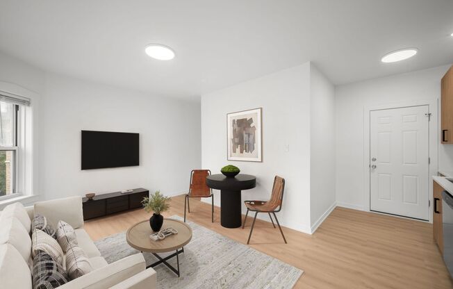 2 beds, 1 bath, 750 sqft, $2,095, Unit 1438-1F
