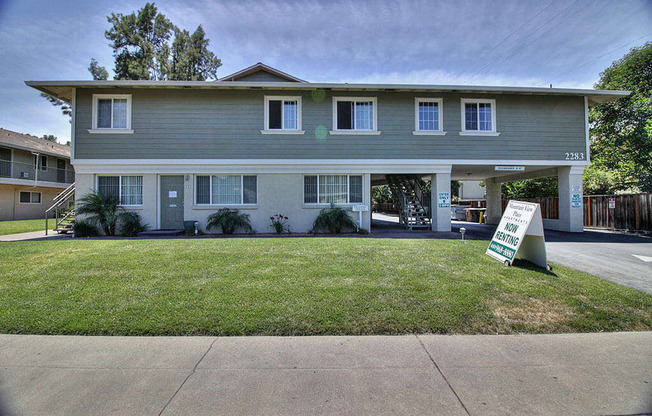 Elegant Exterior View at Mountain View Place, Mountain View