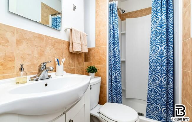4 beds, 2 baths, $8,100, Unit 4F