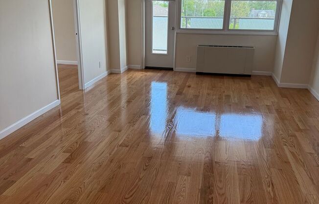 2 beds, 1 bath, 860 sqft, $2,100, Unit 3F