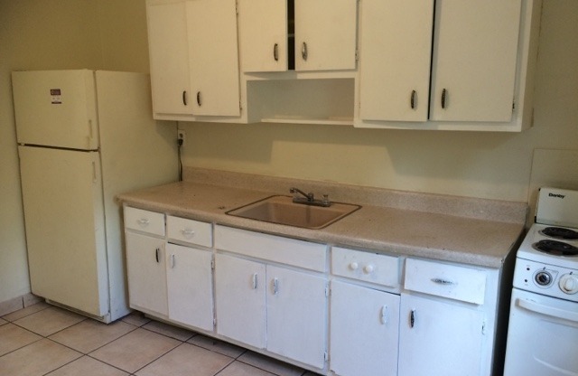 2 beds, 1 bath, 783 sqft, $1,683, Unit 5