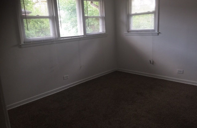 2 beds, 1 bath, 855 sqft, $1,450