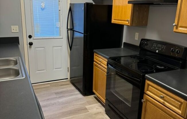 3 beds, 2 baths, $991