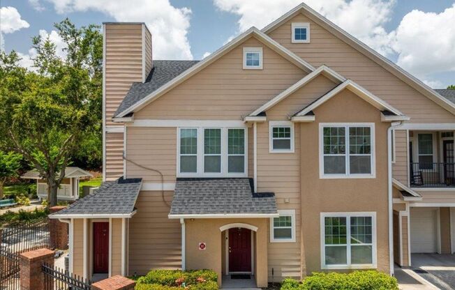 Charming End-Unit Condo in Gated Bordeaux Community!