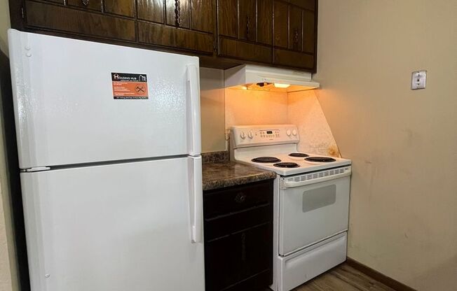 2 beds, 1 bath, 878 sqft, $915, Unit 301