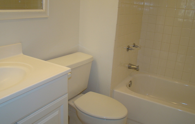 1 bed, 1.5 baths, $1,630, Unit 105