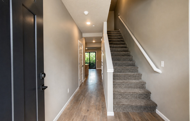 Luxury Townhome for Lease at the Courtyards at Hidden Crest - 13113 NE 71st Pl