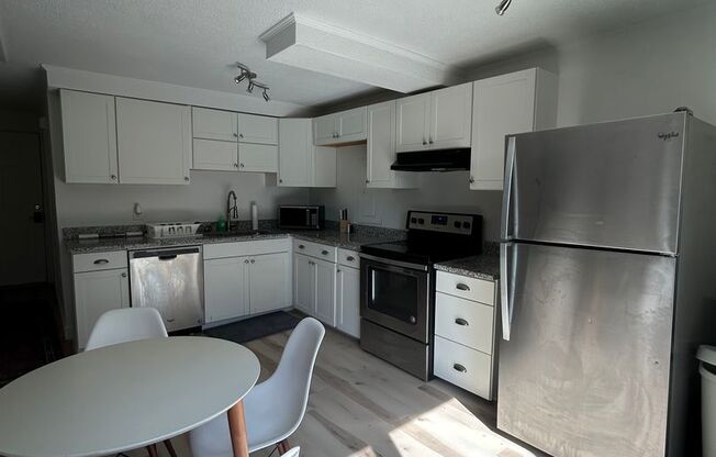 2 beds, 1 bath, $2,200, Unit 65 Johansen Street