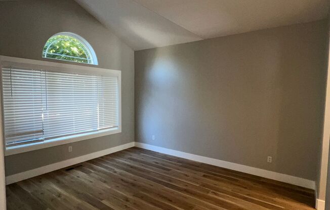 Gorgeous Remodeled 2-Story 4 Bed Home in Salmon Creek for Lease - 14410 NW 20th Ave.