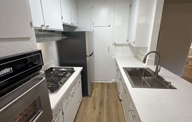 1 bed, 1 bath, $2,050, Unit B