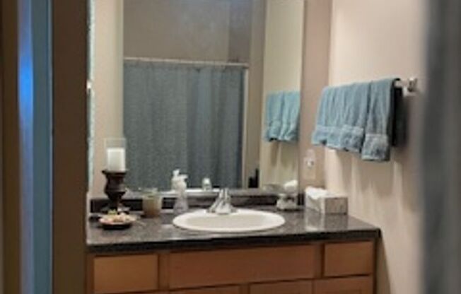 2 beds, 2 baths, 926 sqft, $1,725, Unit 212