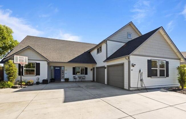 617 ESPERANZA CT