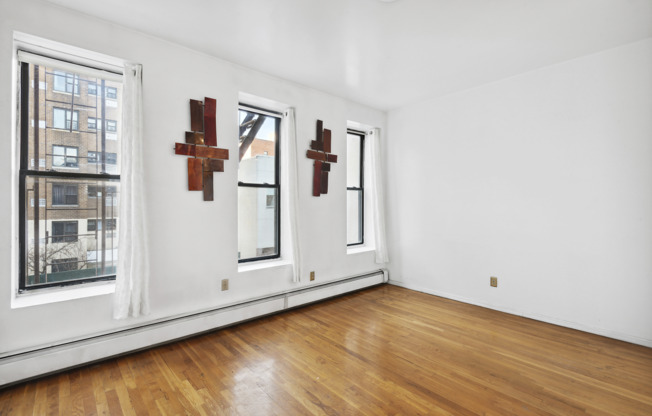 113 E 122 ST