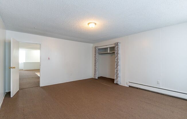 1 bed, 1 bath, $995, Unit 2400 S 4th St 3rd Fl