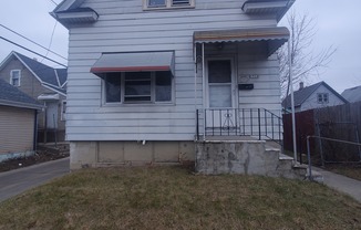 1518 S 15 PL