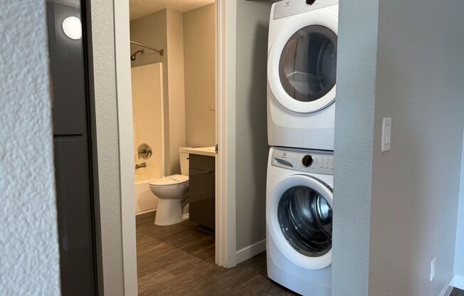 2 beds, 2 baths, 910 sqft, $2,670, Unit 7P