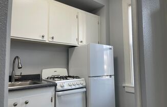 Studio, 1 bath, 300 sqft, $1,350, Unit 208