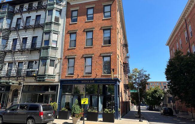 1200 Main St