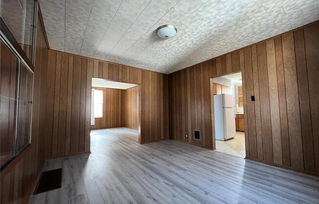 405 E 4 ST